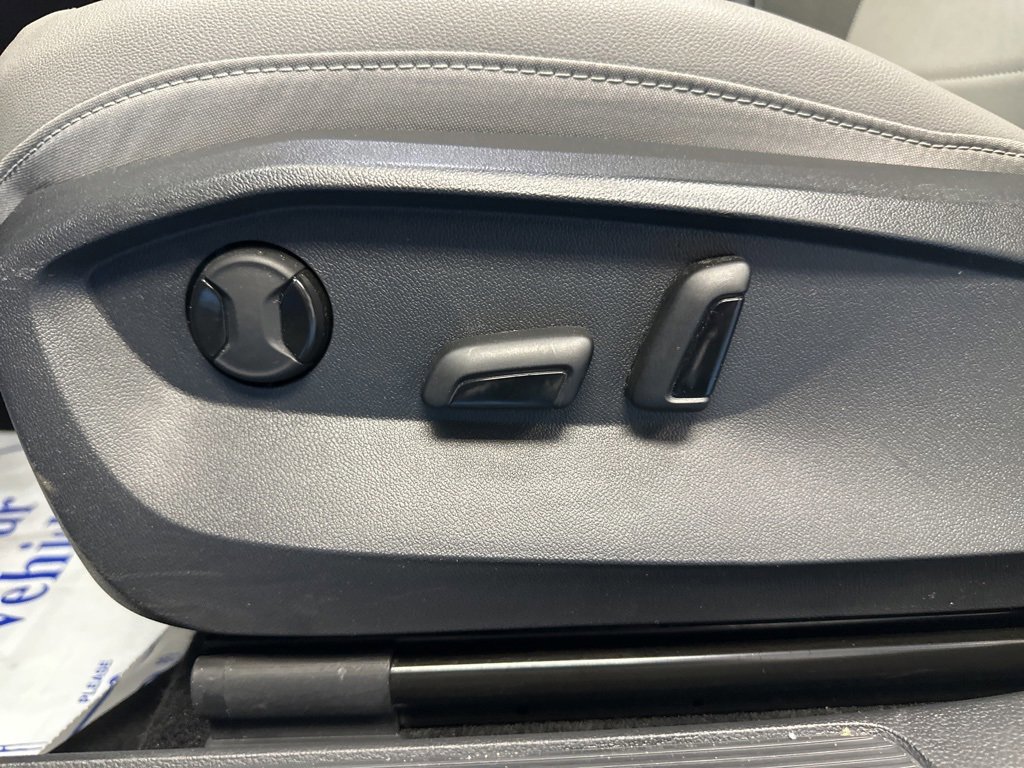 Used 2024 Volkswagen Taos SE image 28