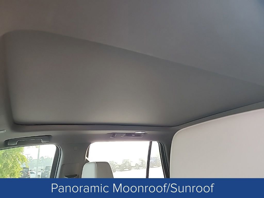 Used 2022 Chevrolet Tahoe Z71 w/ Luxury Package AWD/4WD image 3