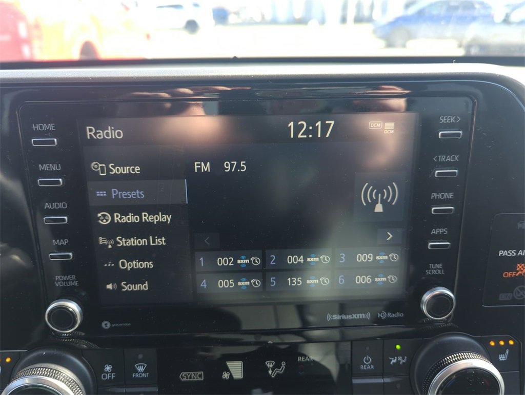 Used 2021 Toyota Highlander XLE image 23