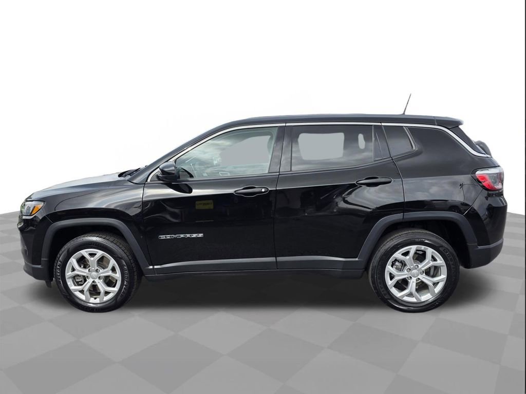 Used 2024 Jeep Compass Sport image 7
