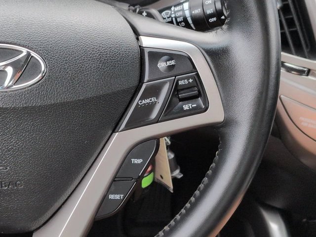 Used 2017 Hyundai Veloster FWD image 24