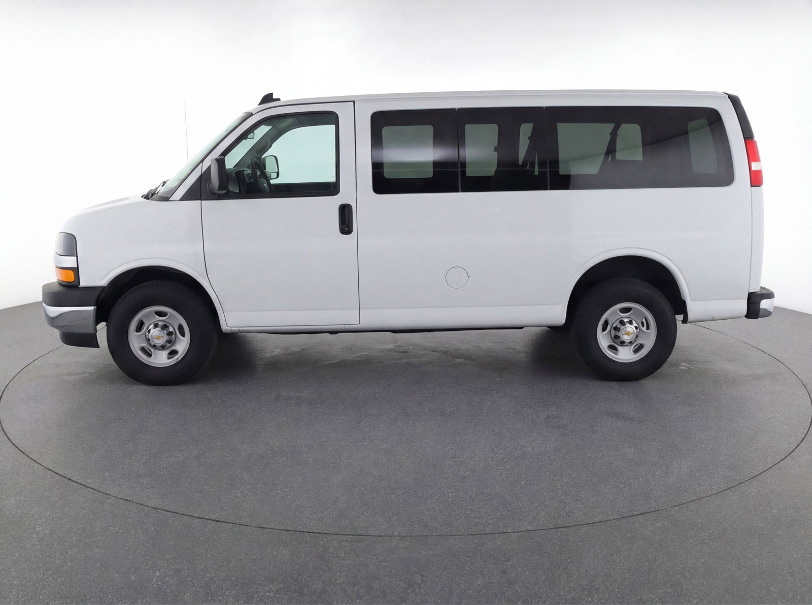 Used 2025 Chevrolet Express 3500 LT w/ LT Preferred Equipment Group RWD image 5