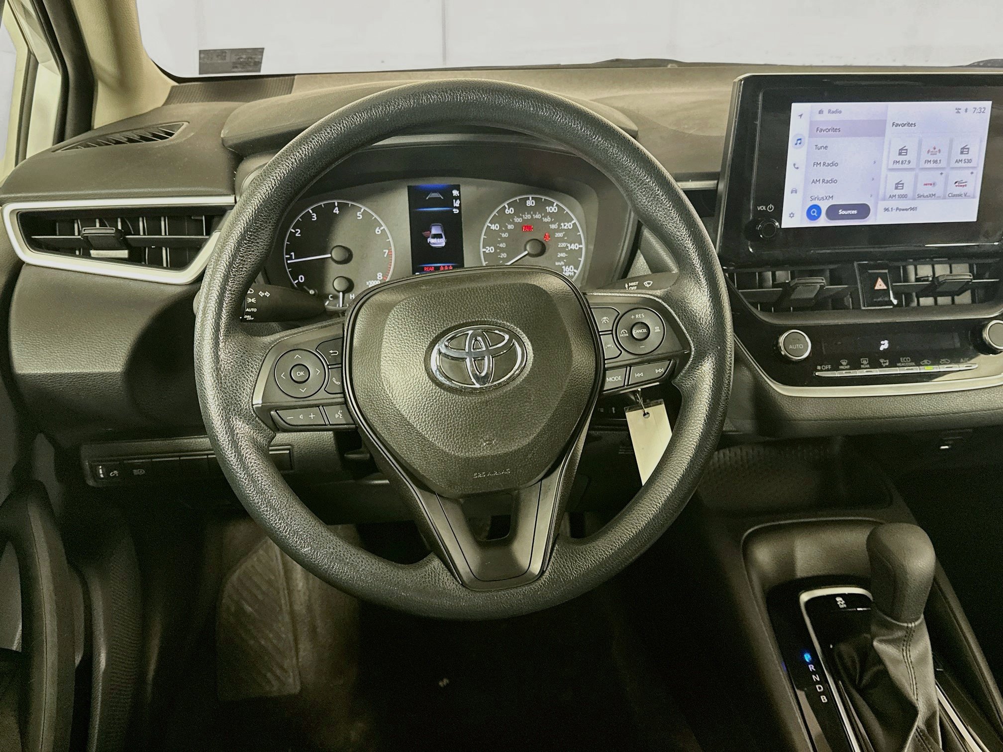 Used 2025 Toyota Corolla LE FWD image 17