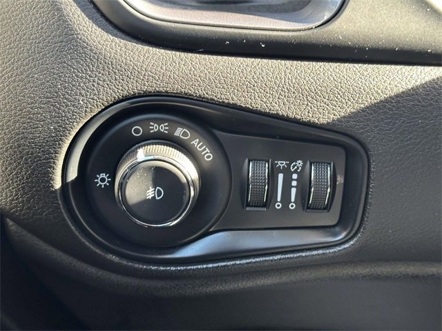 Certified 2022 Jeep Renegade Latitude w/ Convenience Group image 29