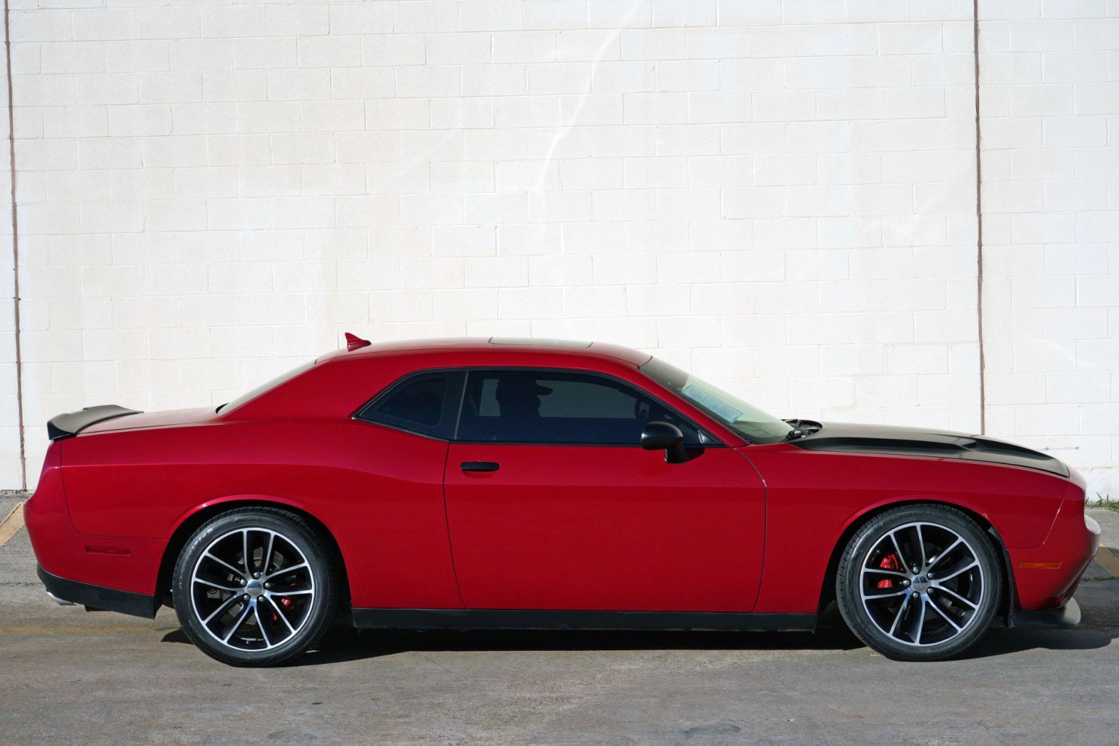 Used 2016 Dodge Challenger R/T Scat Pack w/ Leather Interior Group RWD image 48
