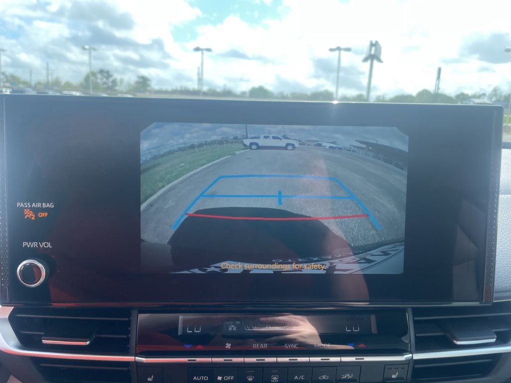 Used 2025 Toyota Sienna XLE image 23