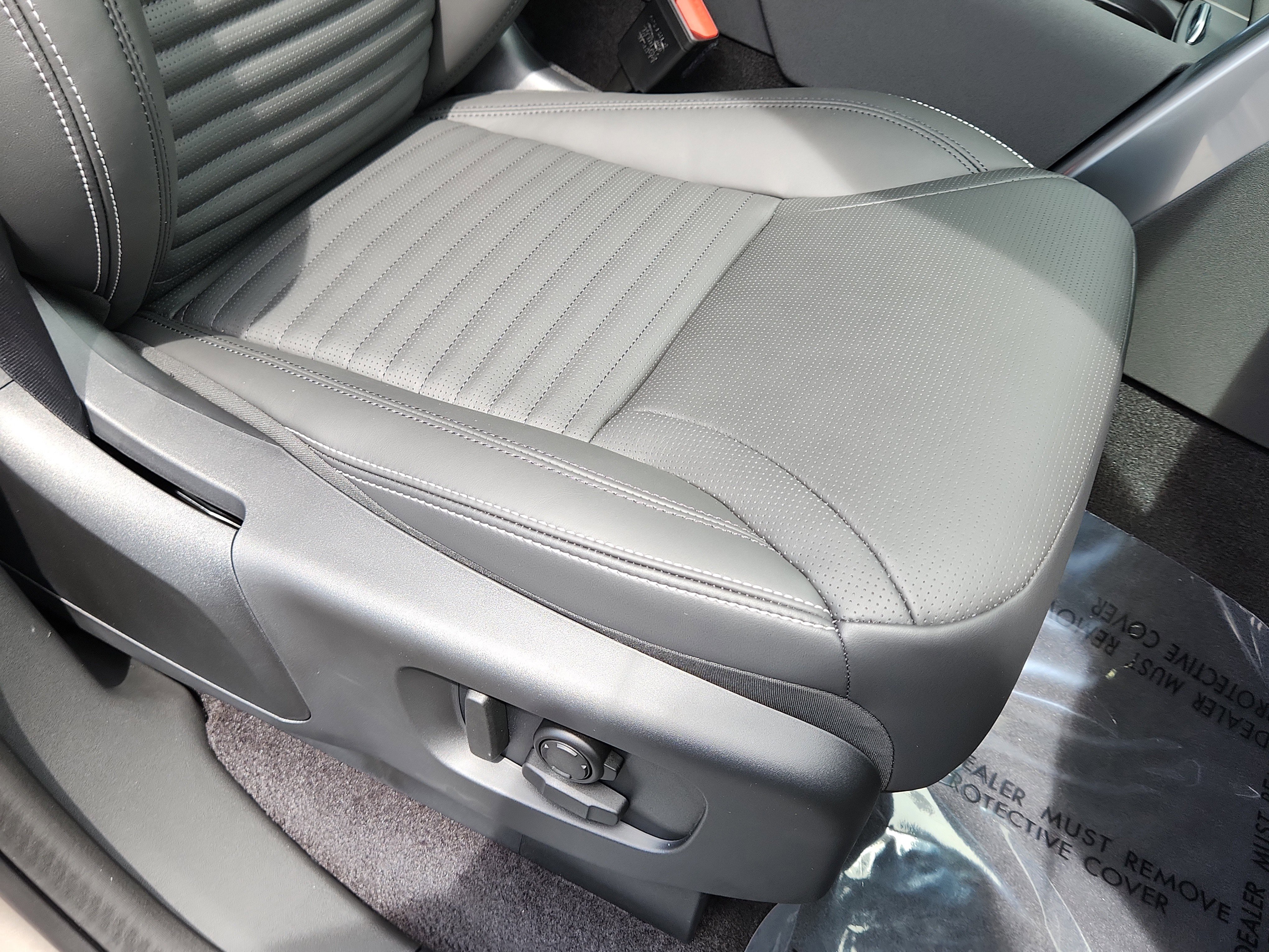 New 2025 Land Rover Discovery Metropolitan Edition image 17