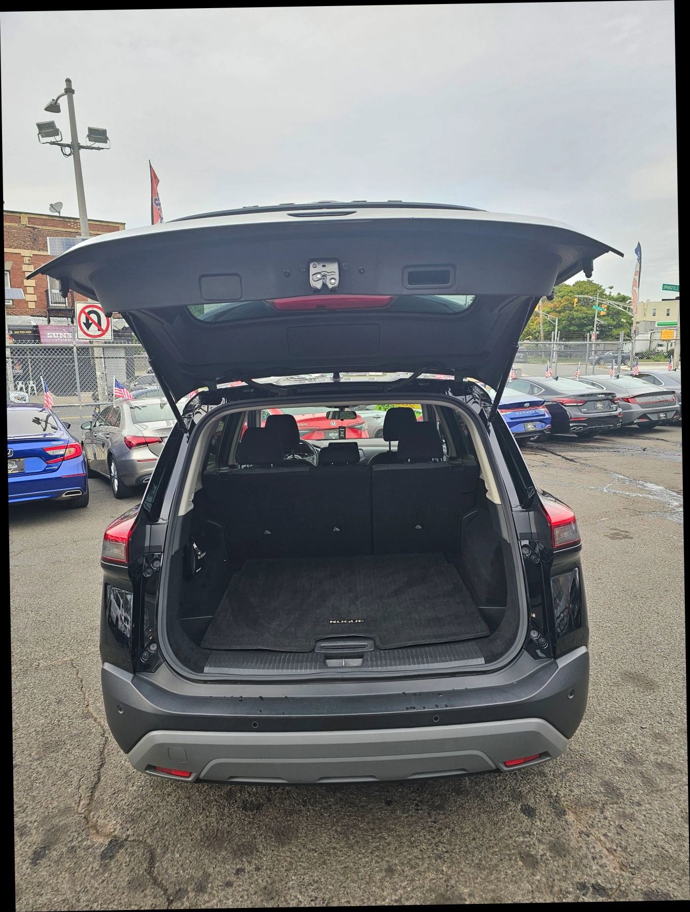 Used 2023 Nissan Rogue SV image 31