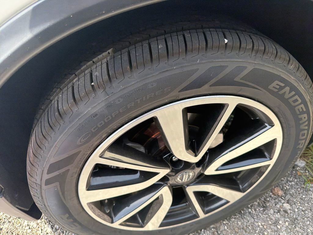 Used 2019 Nissan Rogue SL FWD image 14