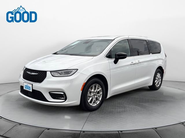 Used 2024 Chrysler Pacifica Touring image 1