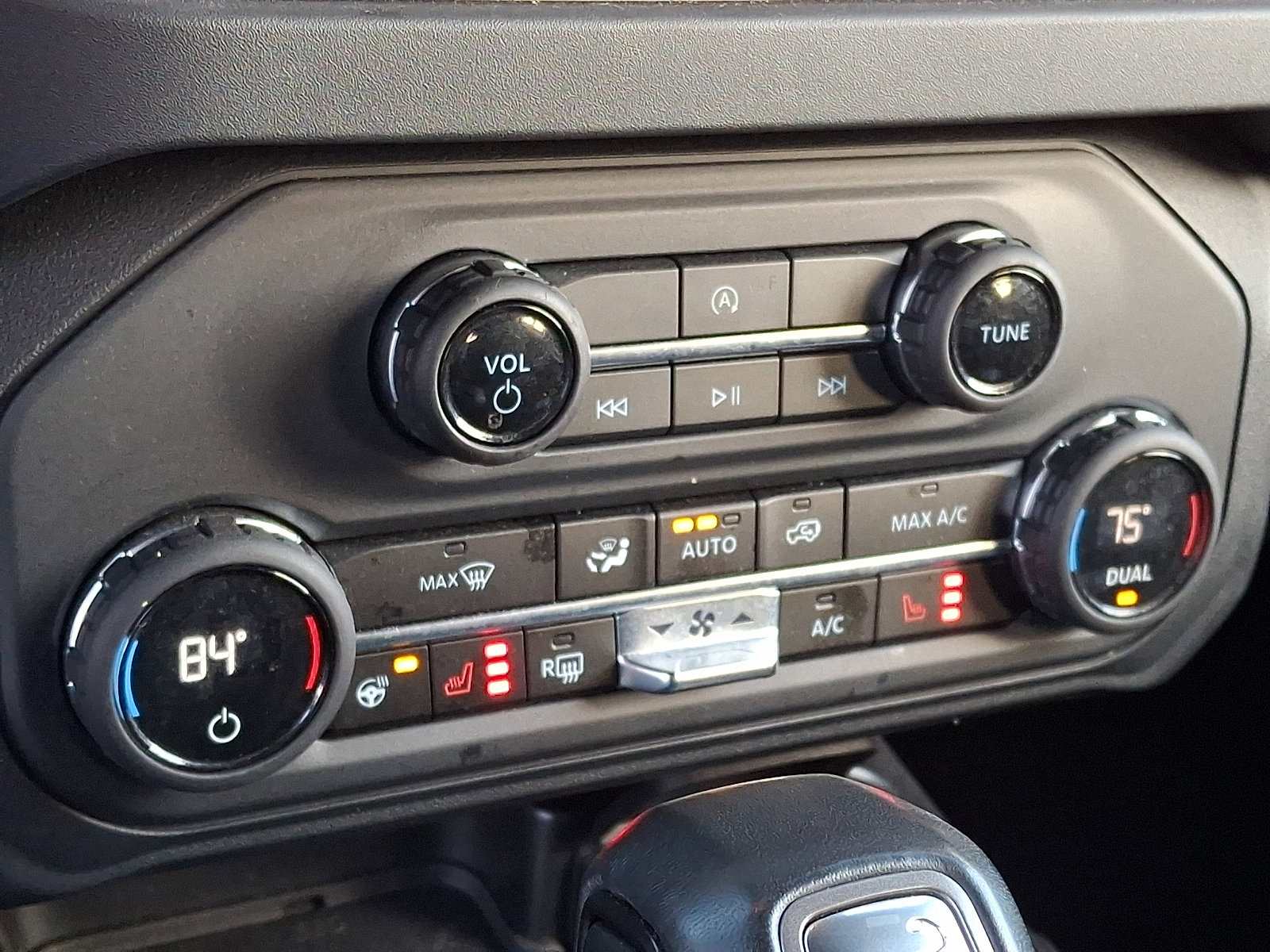 Used 2025 Ford Bronco Outer Banks image 17