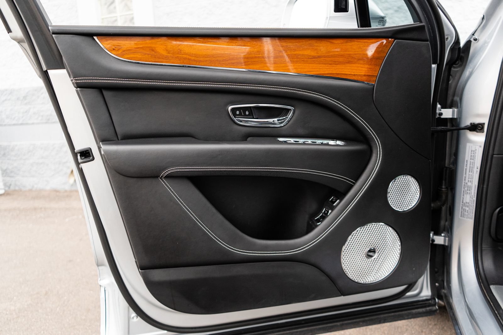 Certified 2023 Bentley Bentayga AWD/4WD image 23