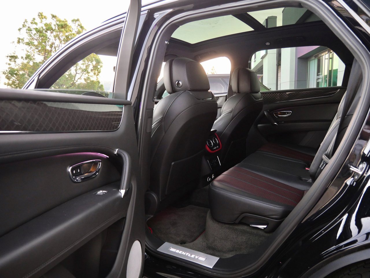 Used 2020 Bentley Bentayga image 18