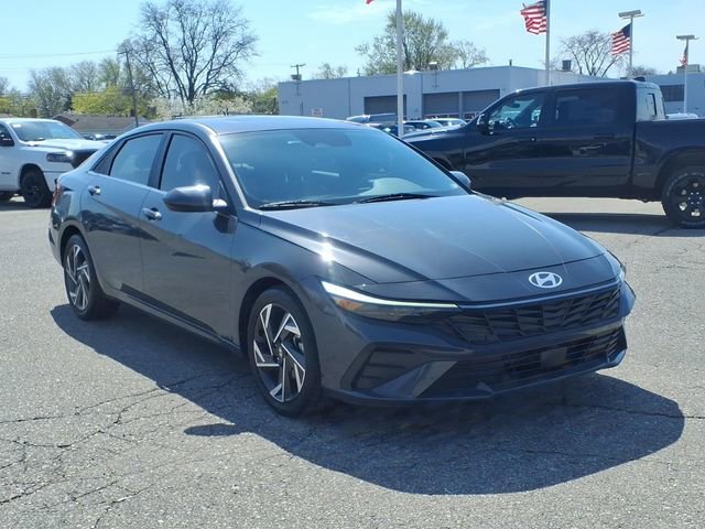Used 2024 Hyundai Elantra SEL w/ Convenience Package FWD image 3