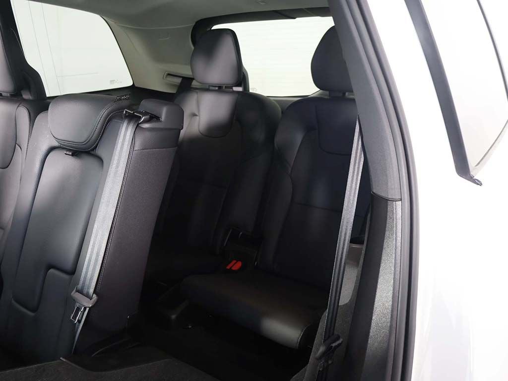 Used 2025 Volvo XC90 B5 Plus AWD/4WD image 39