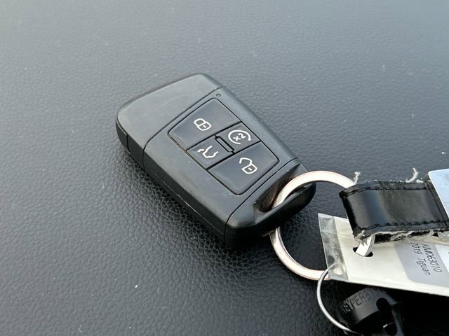 Used 2019 Volkswagen Tiguan SEL Premium image 34