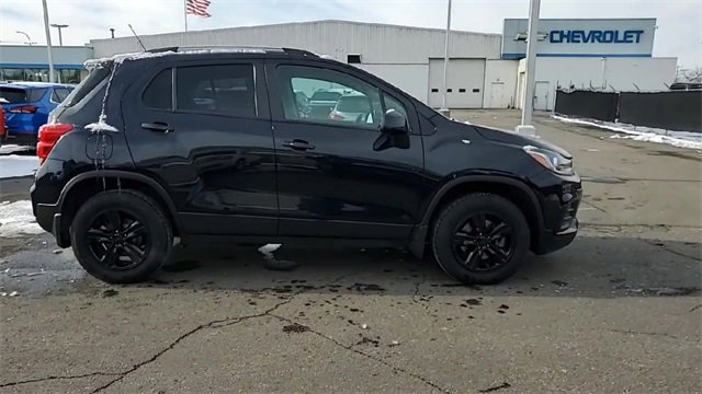 Certified 2022 Chevrolet Trax LT w/ LT Convenience Package image 9
