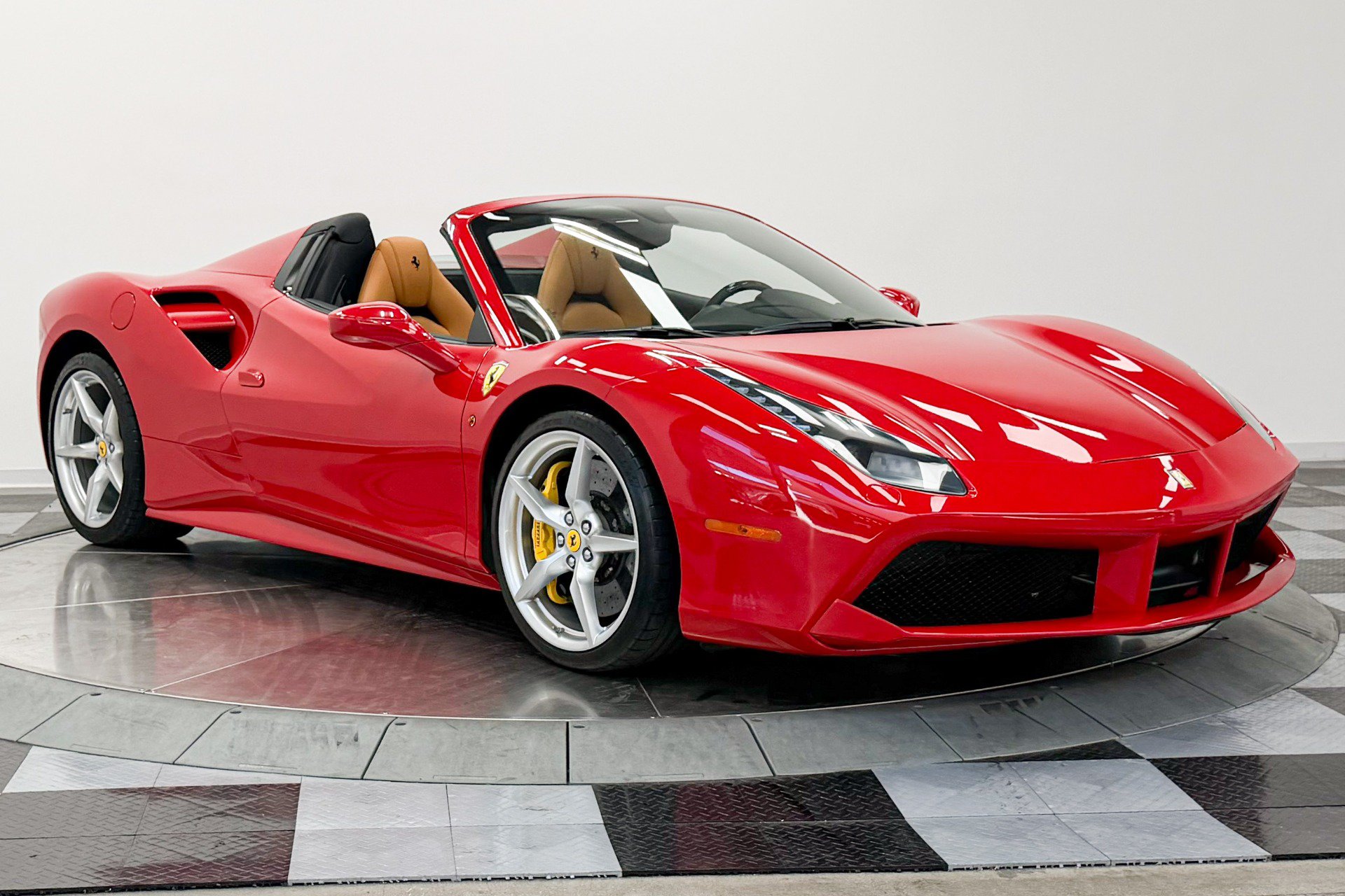 Used 2018 Ferrari 488 Spider RWD image 3