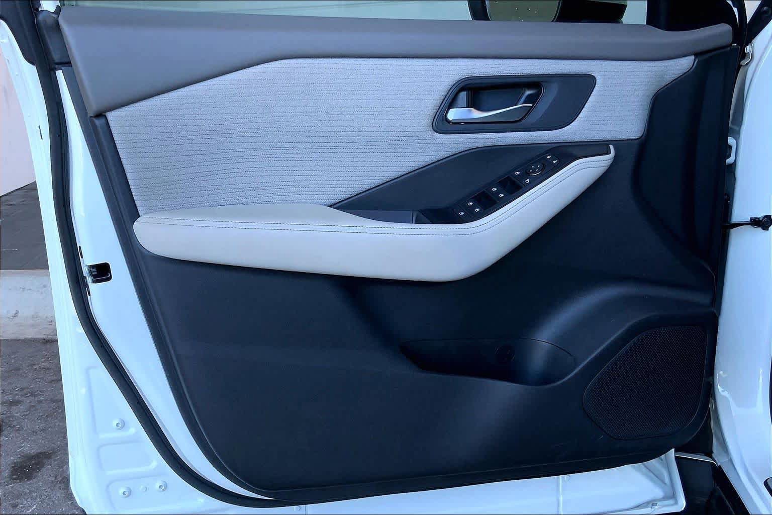 Used 2022 Nissan Rogue SV FWD image 22