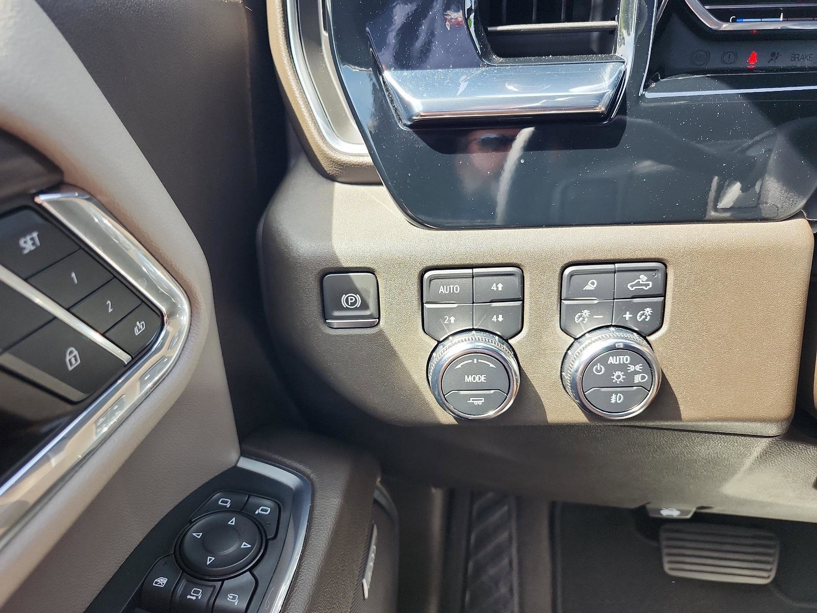 Used 2024 GMC Sierra 3500 SLT w/ SLT Convenience Package image 28