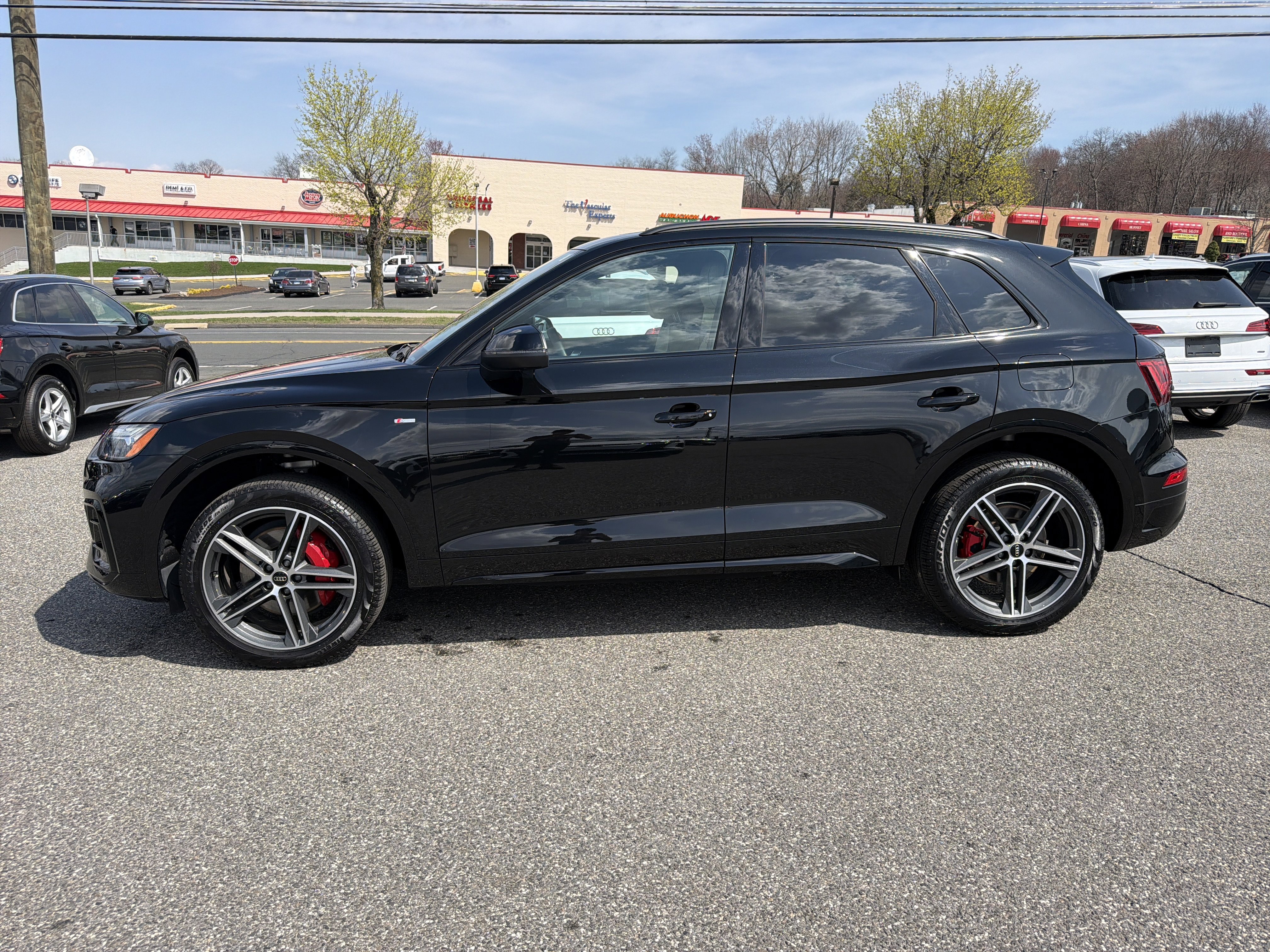 Certified 2024 Audi Q5 e Premium Plus AWD/4WD image 4