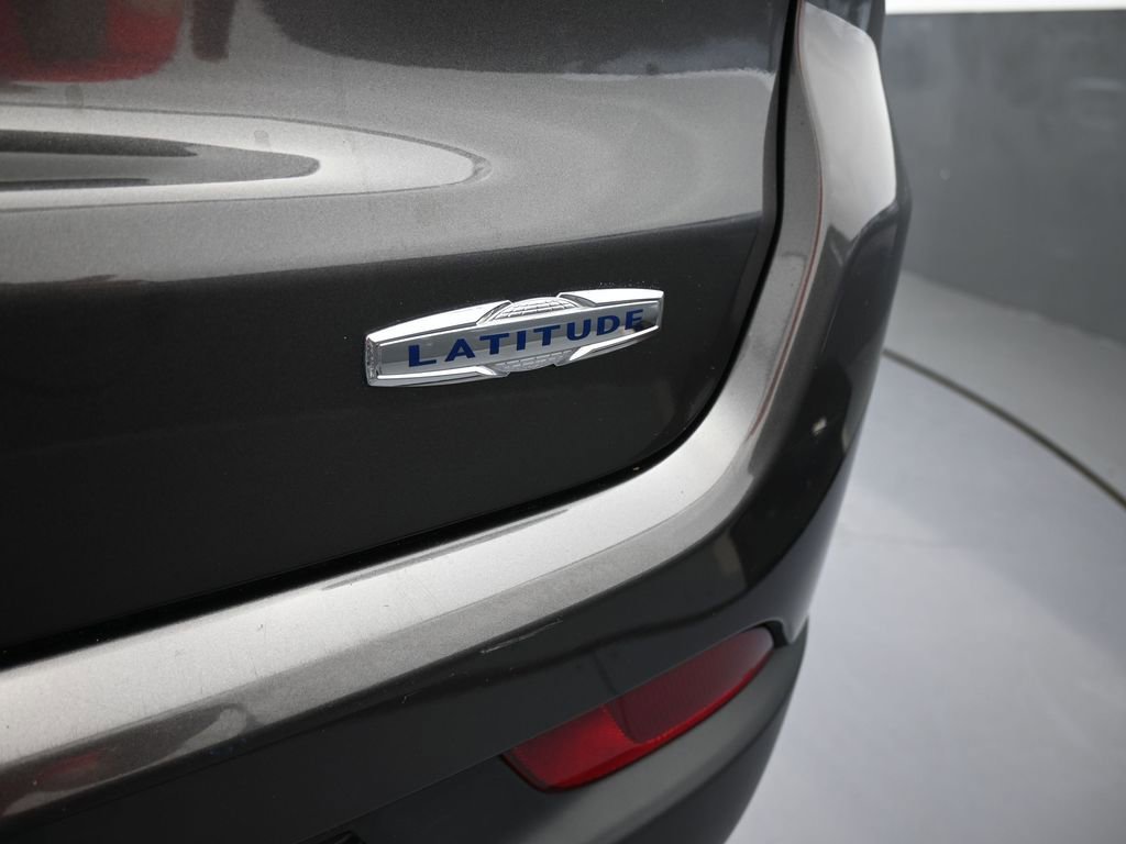 Used 2021 Jeep Compass Latitude image 28