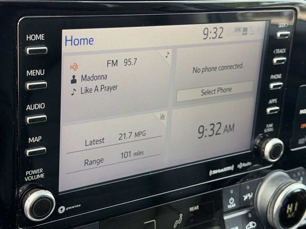 Used 2020 Toyota Highlander XLE FWD image 18