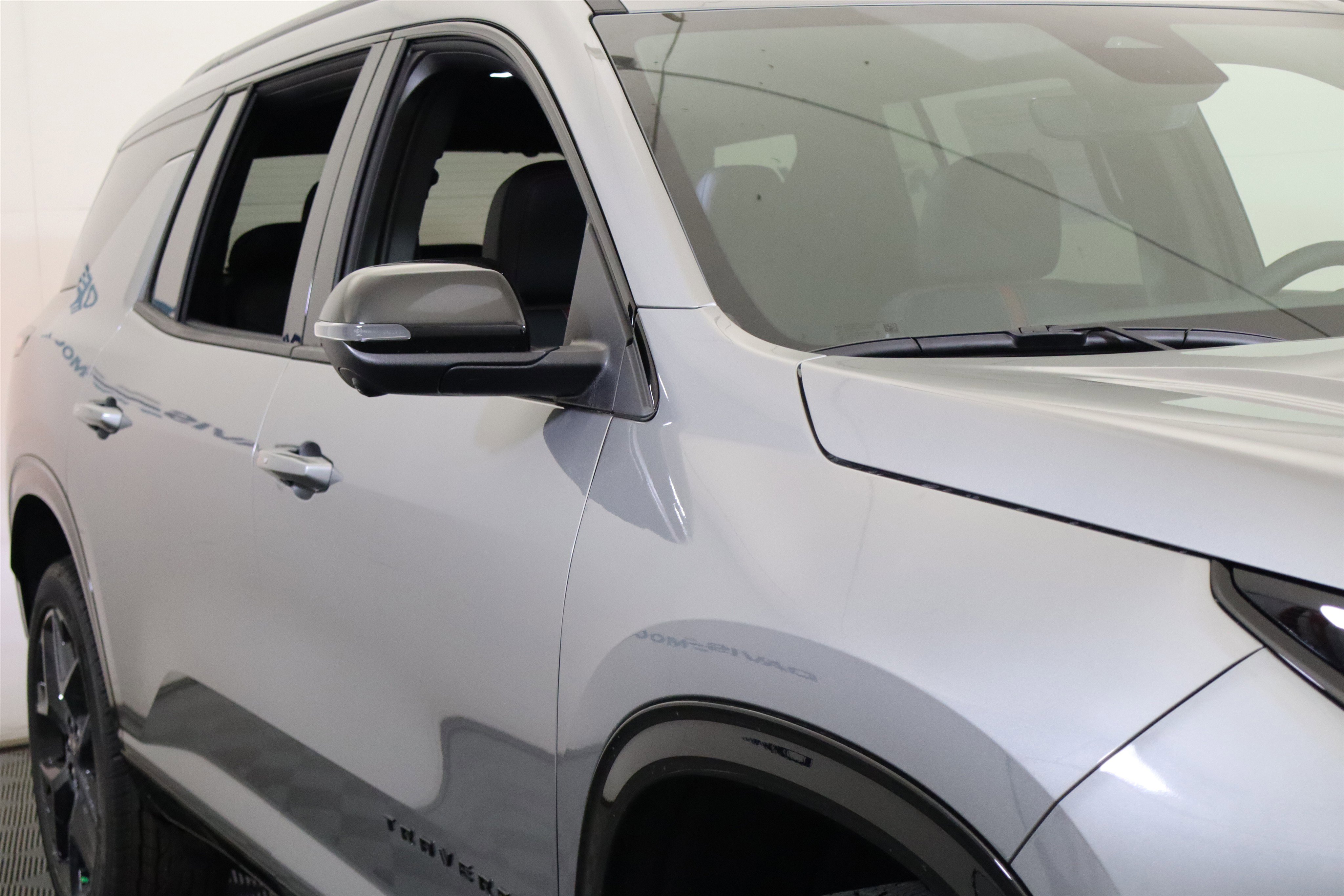 New 2026 Chevrolet Traverse RS w/ LPO, Floor Liner Package FWD image 3
