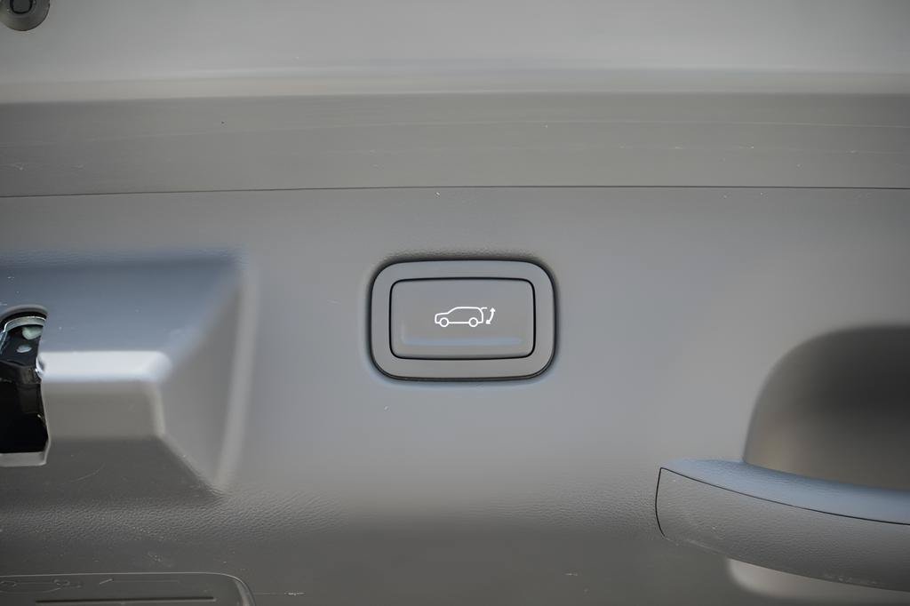 Certified 2024 Hyundai Kona Limited FWD image 11