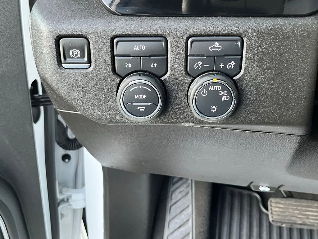 Used 2025 Chevrolet Silverado 1500 LT image 5