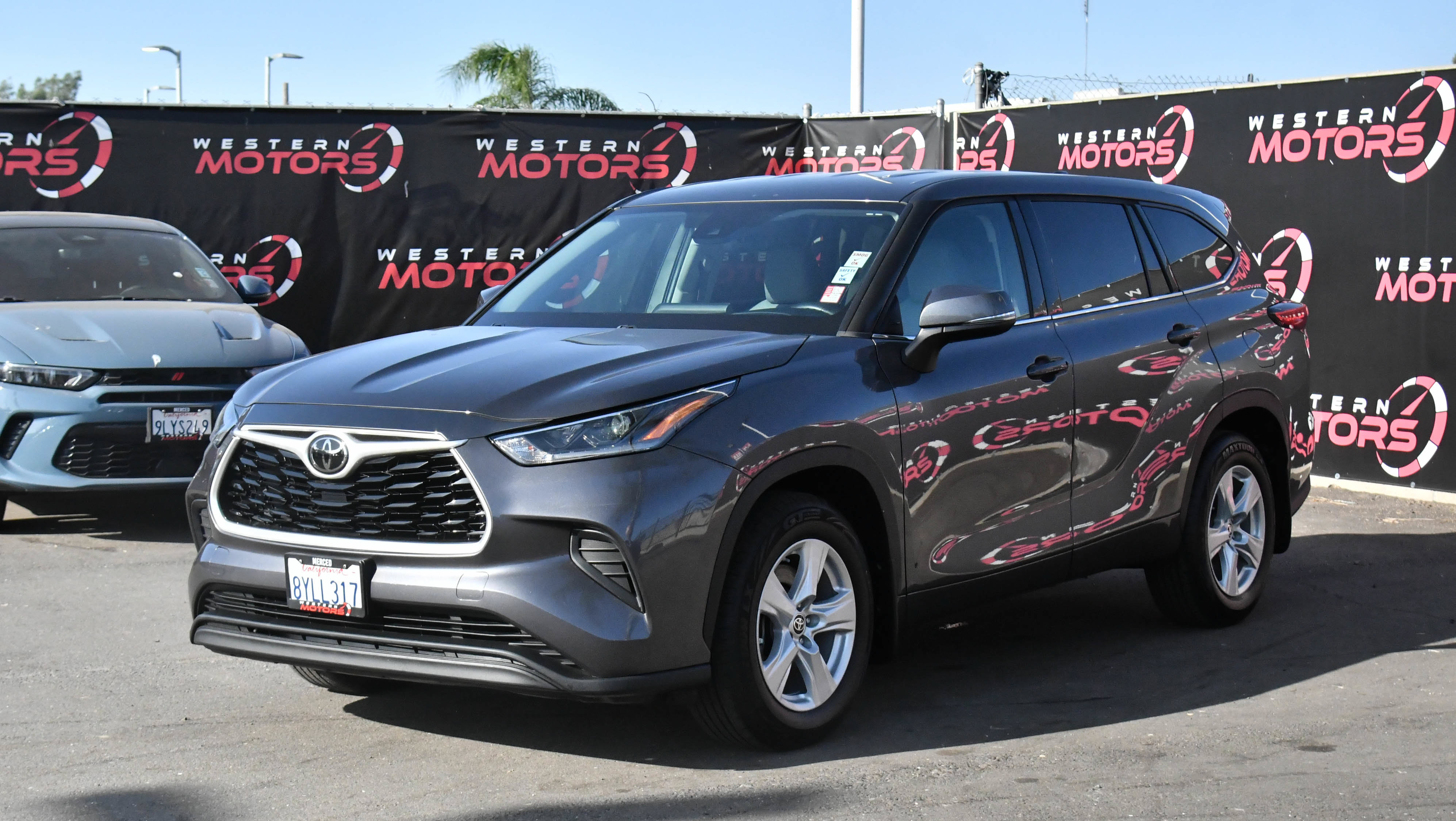Used 2021 Toyota Highlander L FWD image 3