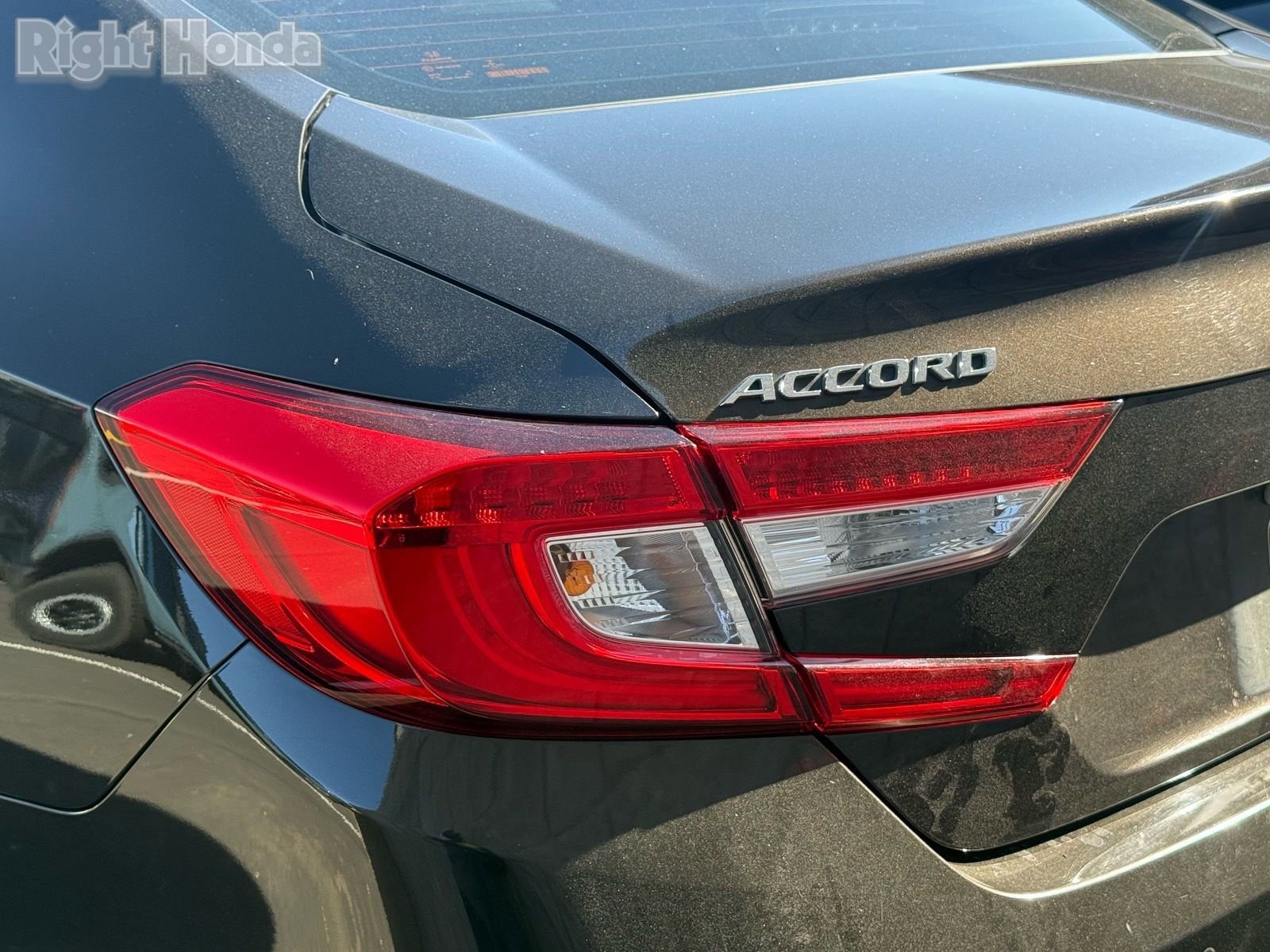 Used 2018 Honda Accord Touring image 10