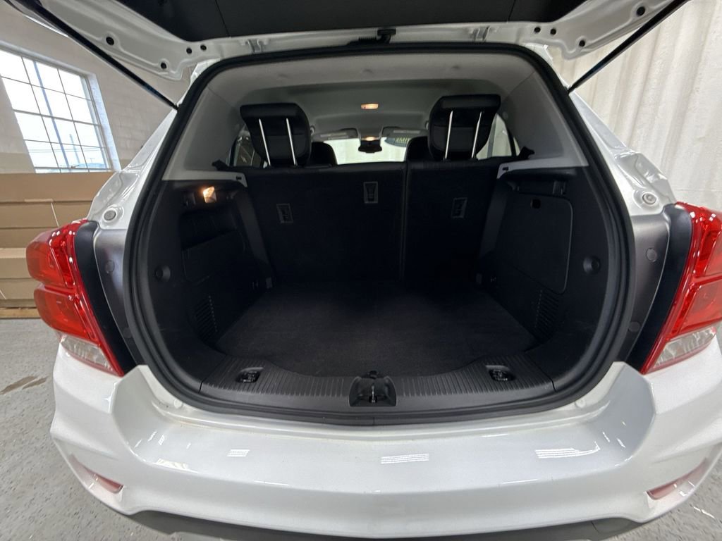 Certified 2022 Chevrolet Trax LT w/ LT Convenience Package image 35