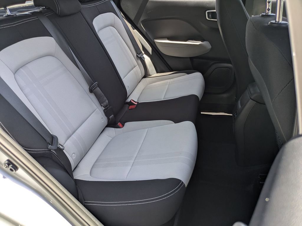 Used 2025 Hyundai Venue SEL FWD image 27