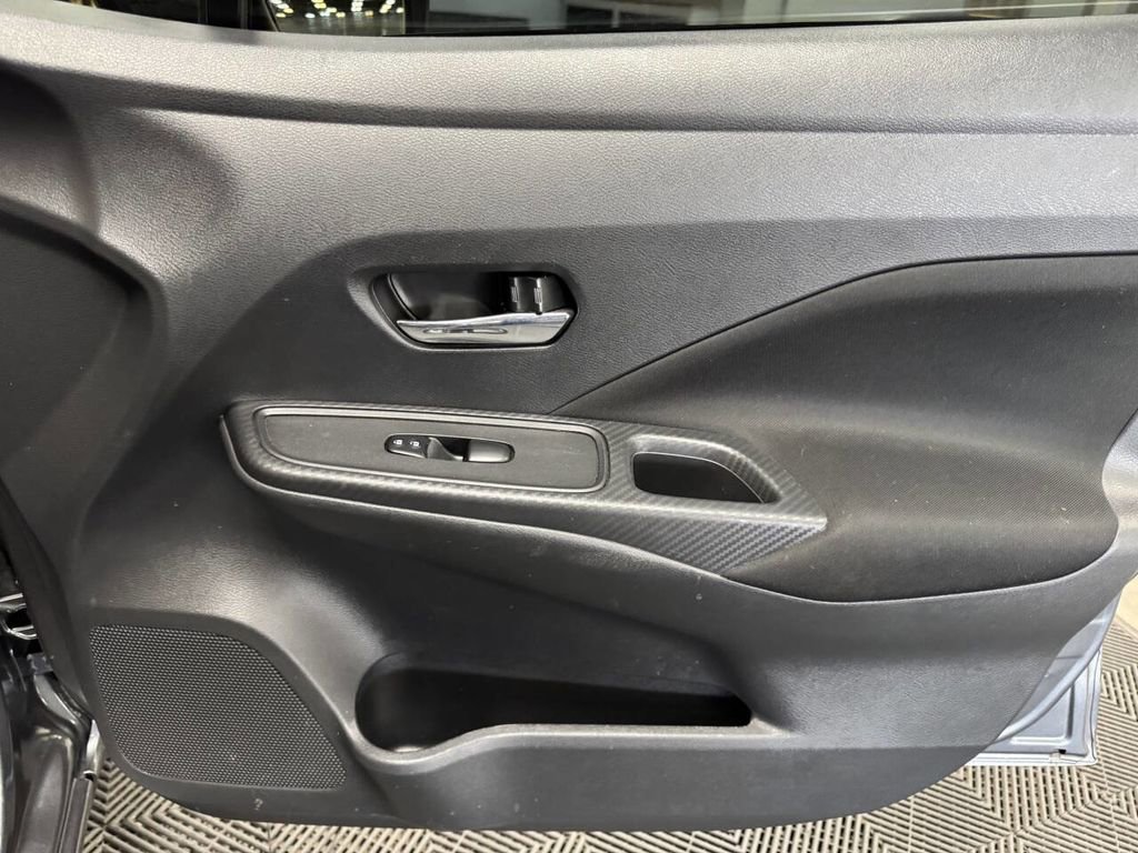 Used 2021 Nissan Versa SV image 40