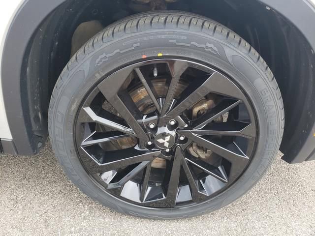 Used 2022 Mitsubishi Outlander SE image 27