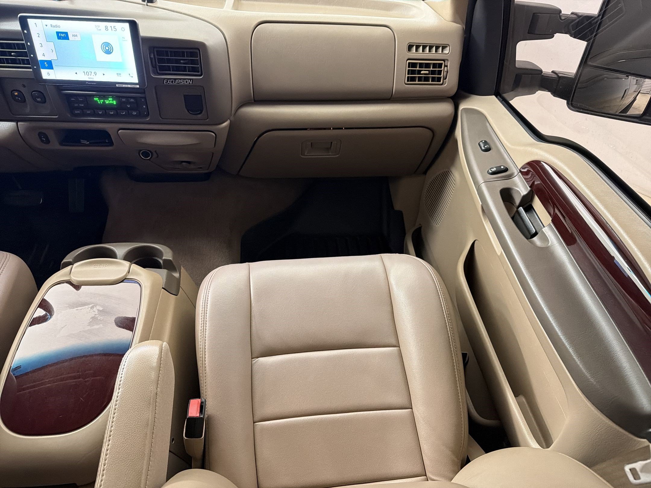 Used 2004 Ford Excursion Limited image 24