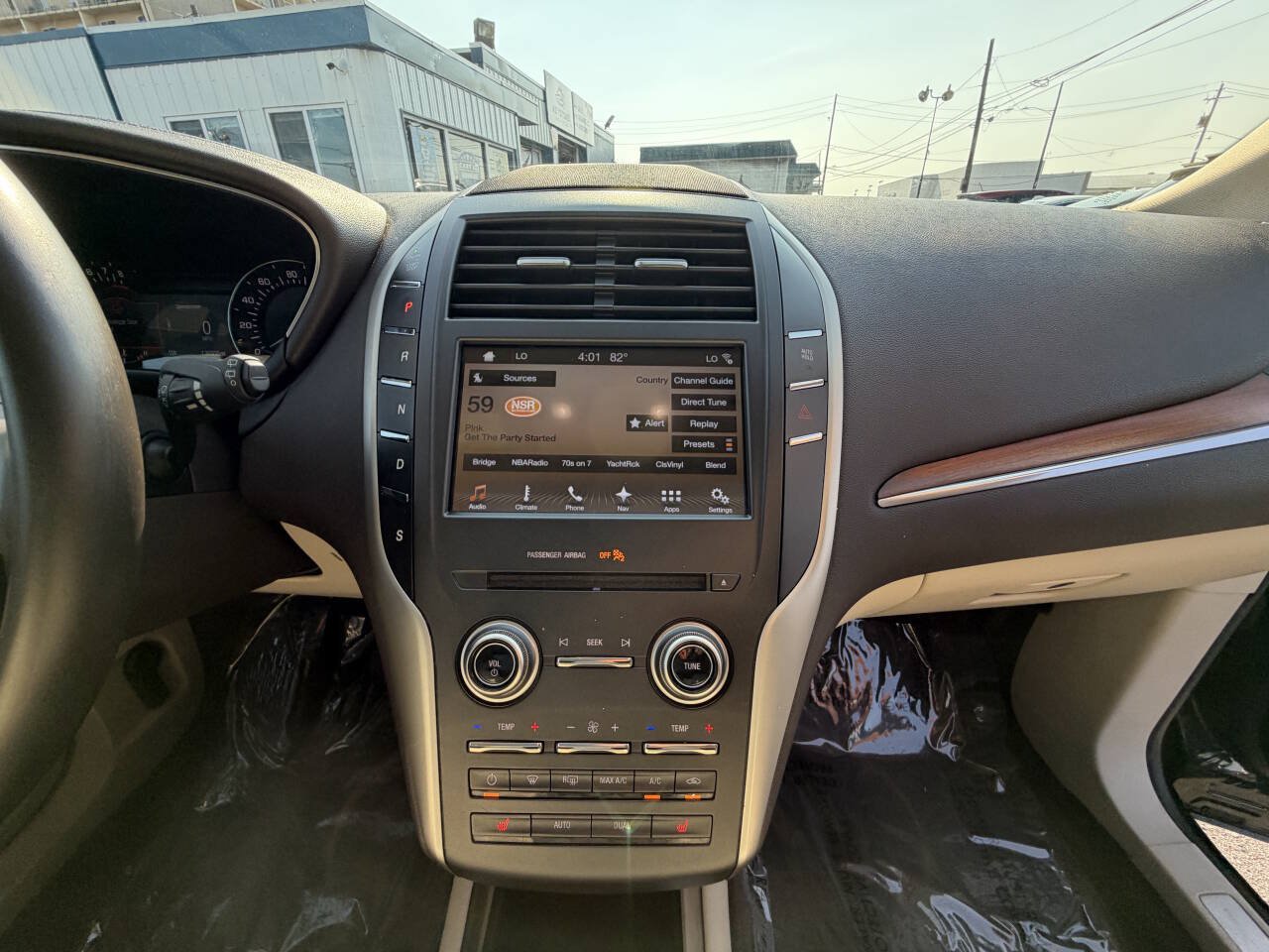 Used 2018 Lincoln MKC Select w/ Select Plus Package AWD/4WD image 33