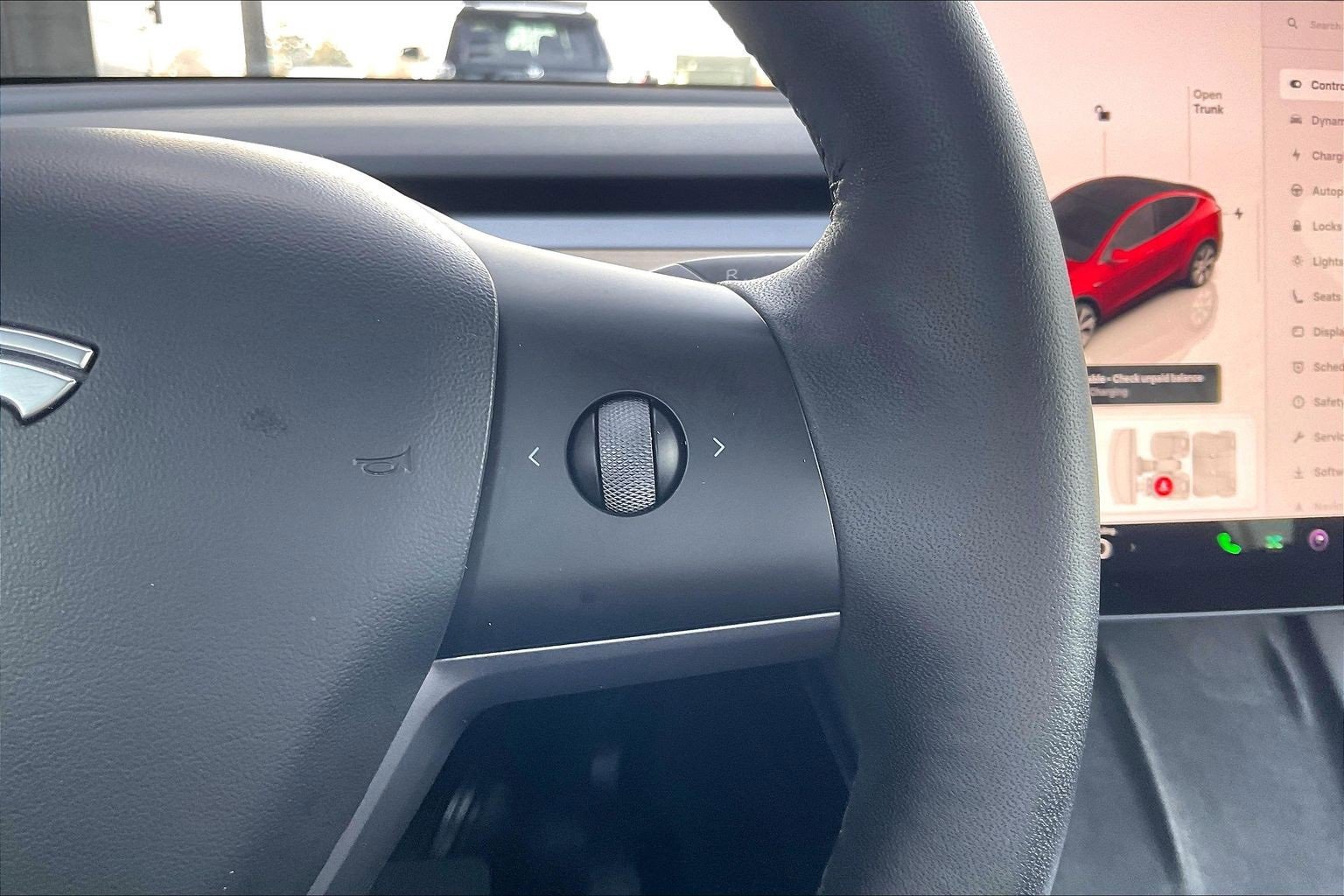 Used 2022 Tesla Model Y Long Range image 11