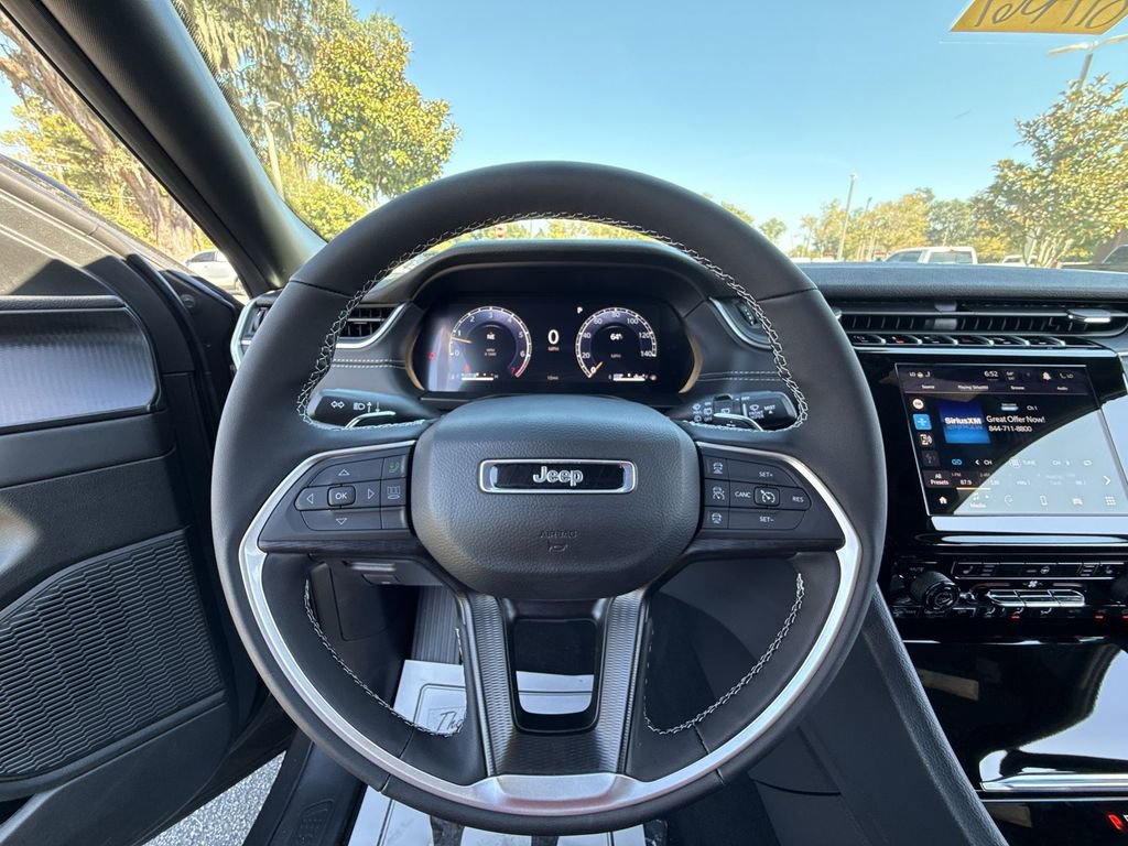 New 2025 Jeep Grand Cherokee Altitude image 13