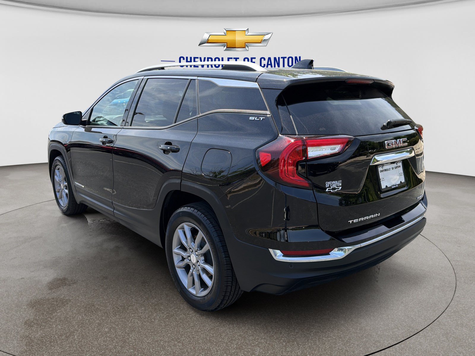 Used 2022 GMC Terrain SLT w/ Tech Package AWD/4WD image 7