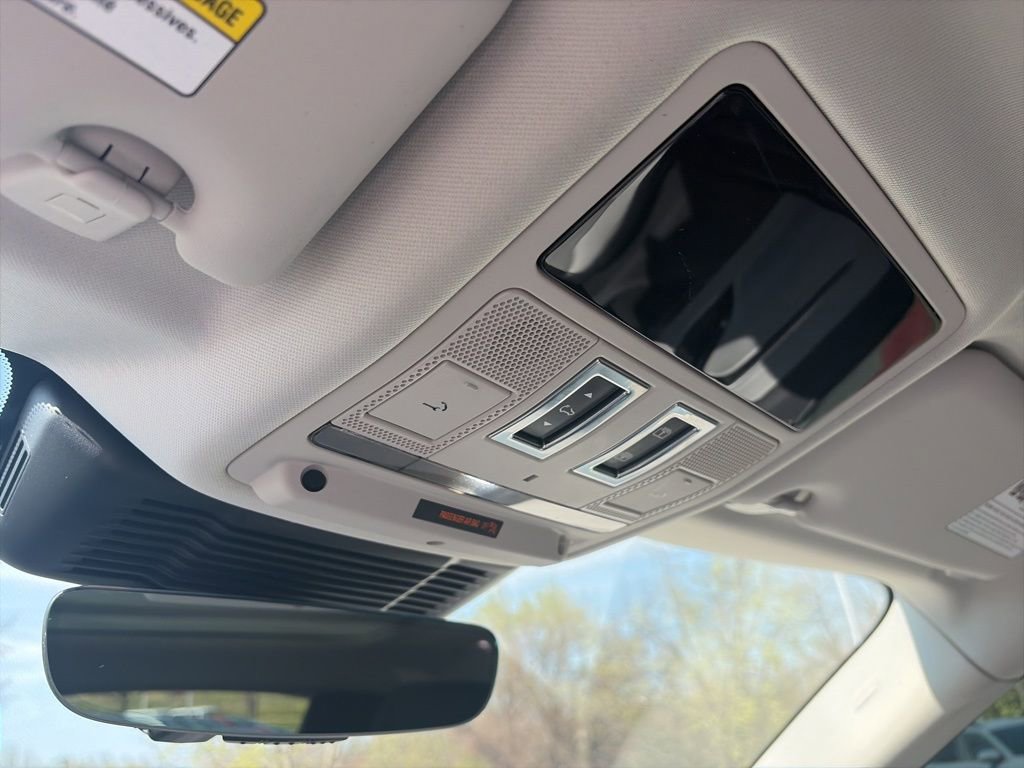 Used 2023 Land Rover Range Rover Evoque R-Dynamic SE image 19