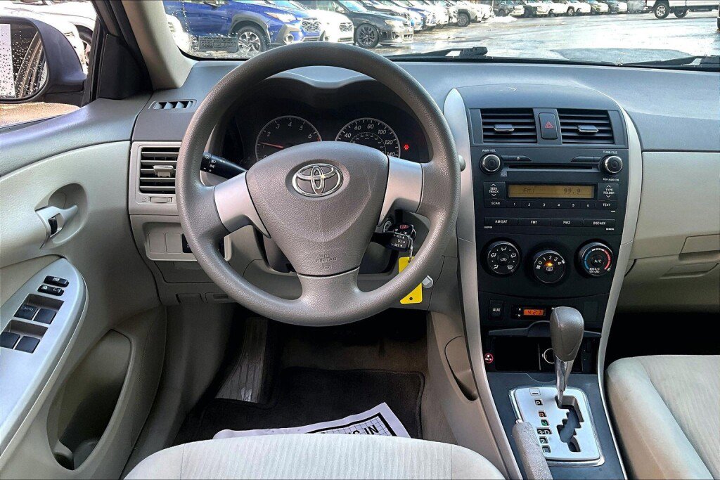 Used 2010 Toyota Corolla LE image 7