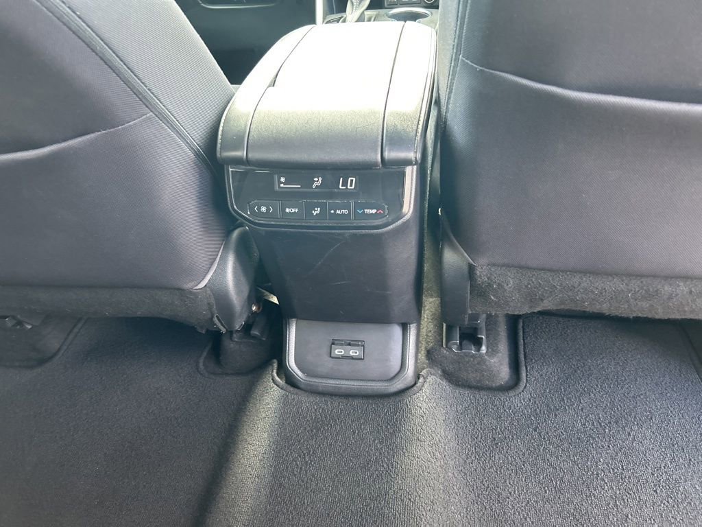 Used 2023 Toyota Highlander L image 28