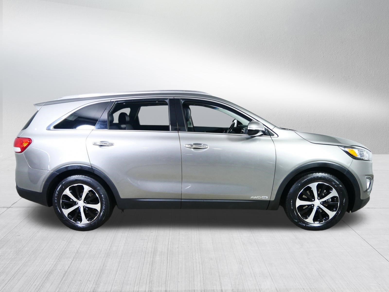 Used 2017 Kia Sorento EX w/ EX Advanced Touring Package image 8