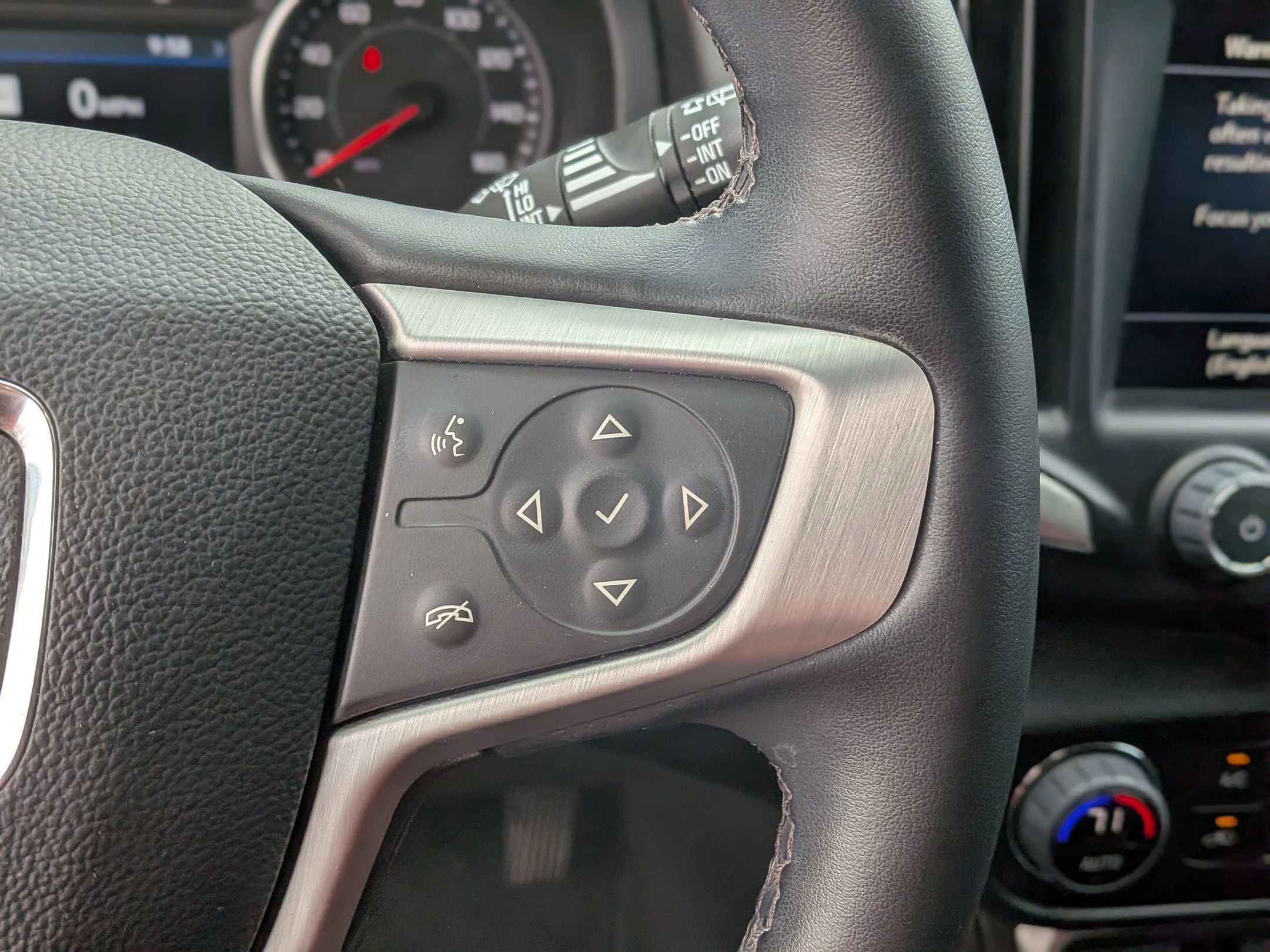 Used 2023 GMC Terrain SLT w/ Infotainment Package II image 23