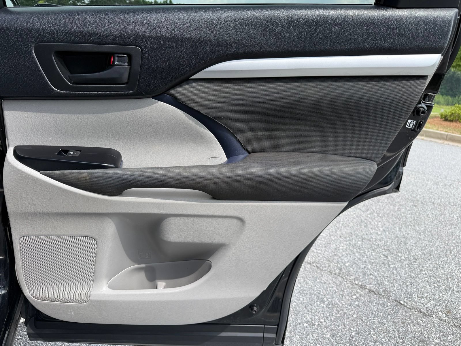 Used 2016 Toyota Highlander LE FWD image 46