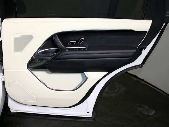 Used 2022 Land Rover Range Rover Long Wheelbase SE image 36
