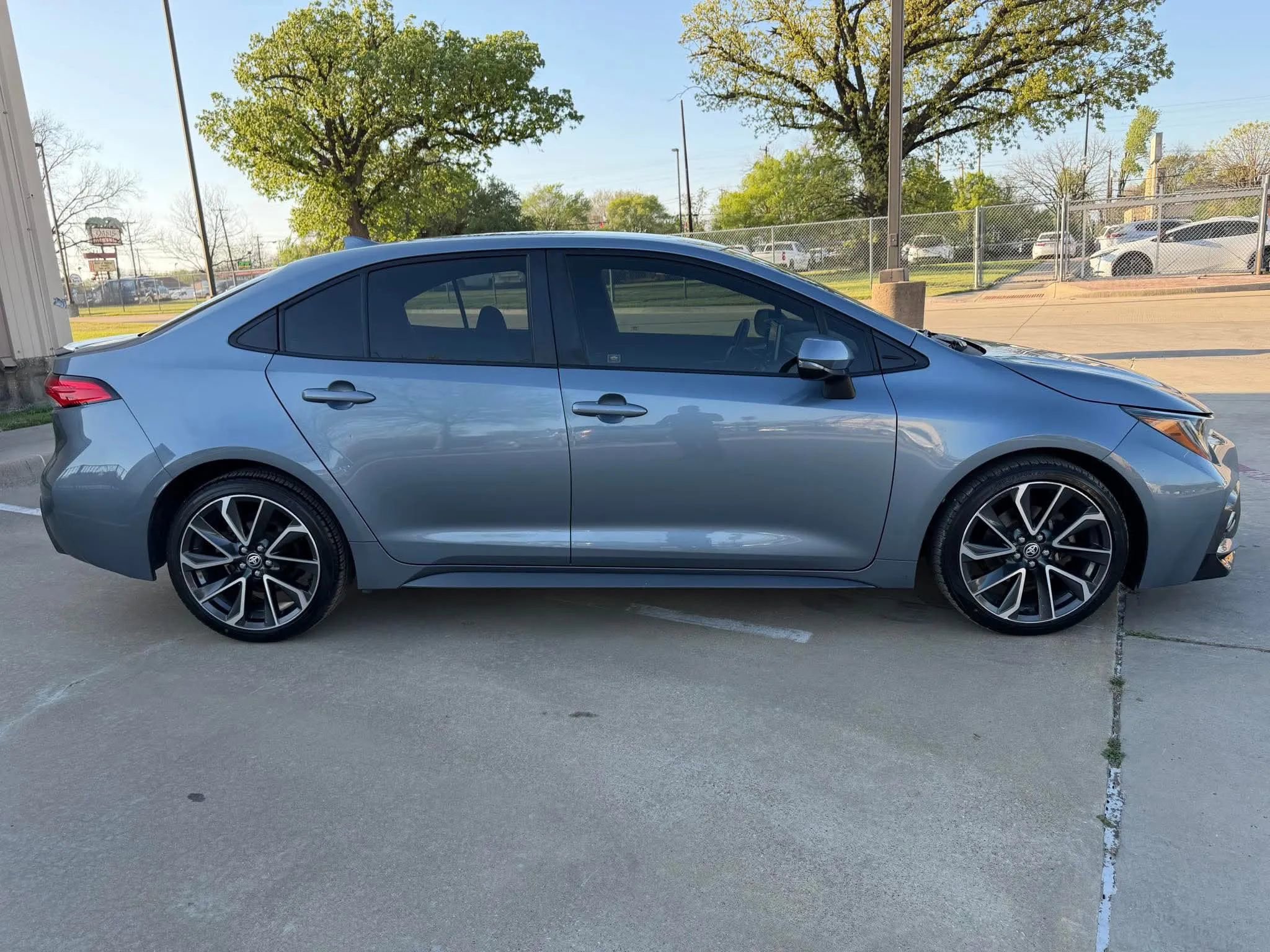 Used 2020 Toyota Corolla SE FWD image 4