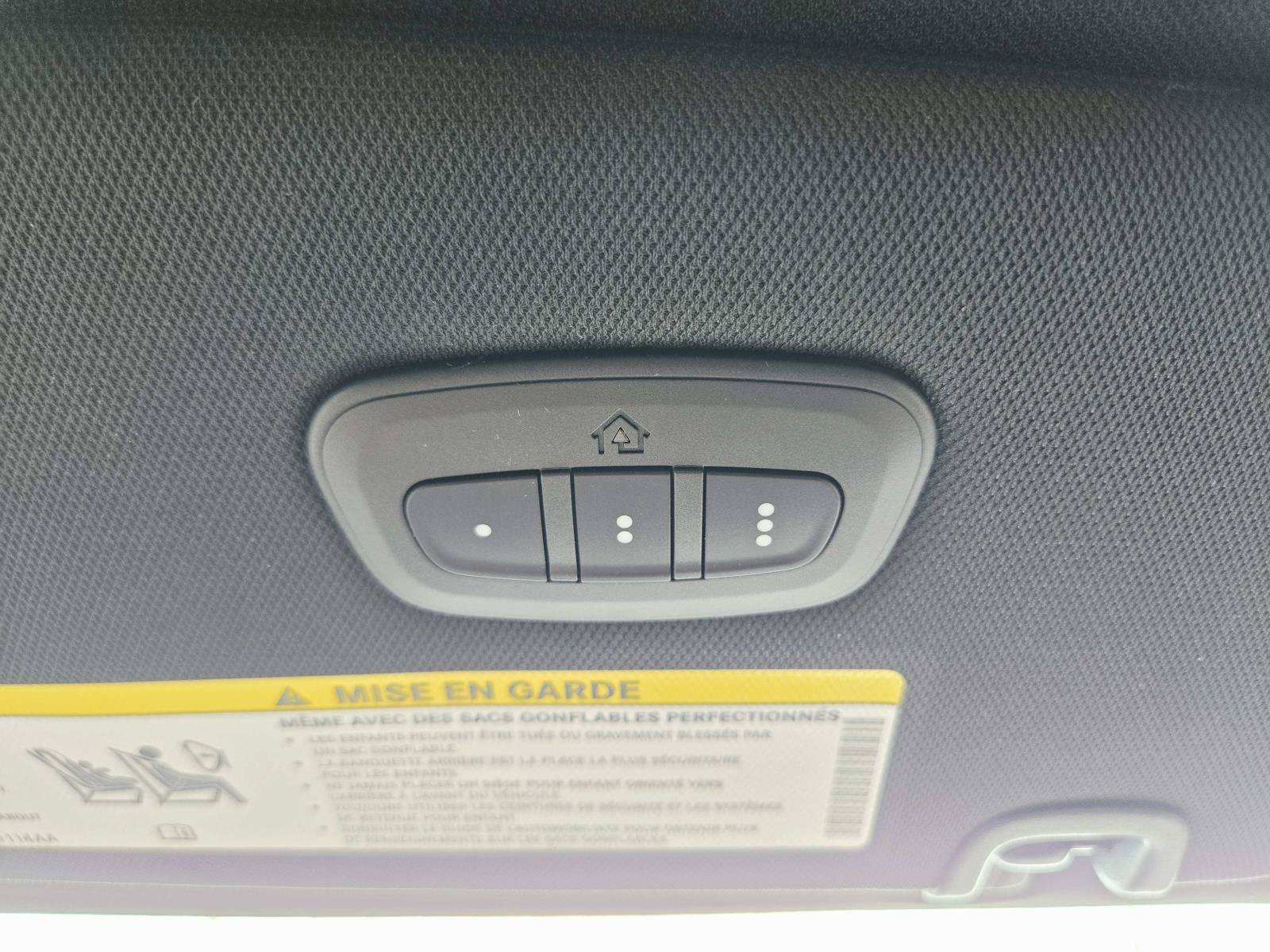 Used 2024 Chrysler Pacifica Limited w/ S Appearance Package FWD image 39